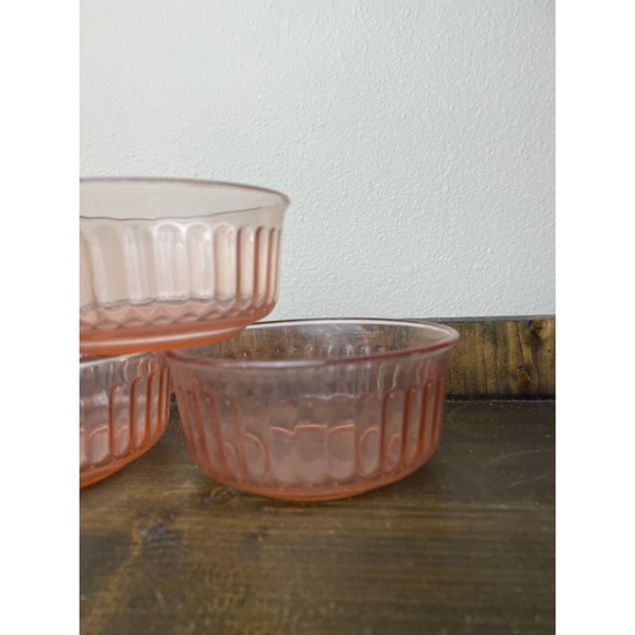 Set of 3 Fortecrisa Pink Glass Ribbed Bowls Made in Mexico - Picture 4 of 8